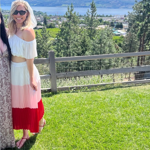 ♥️LULUS Punctual White Colorblock Pleated Two-Piece Dress. LIKE NEW. - Picture 4 of 4